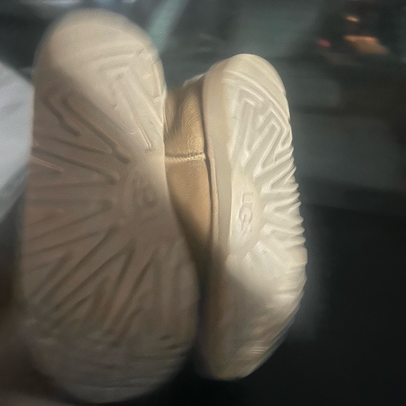 UGG kids mini bailey bow winter boots - Picture 4 of 6